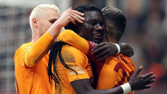 خلاصه بازی گالاتاسرای 2-1 استانبول اسپور (دبل گومیس)