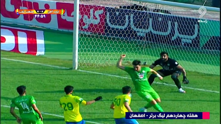 صحنه مشکوک به هند در جریان بازی ذوب آهن و صنعت نفت آبادان