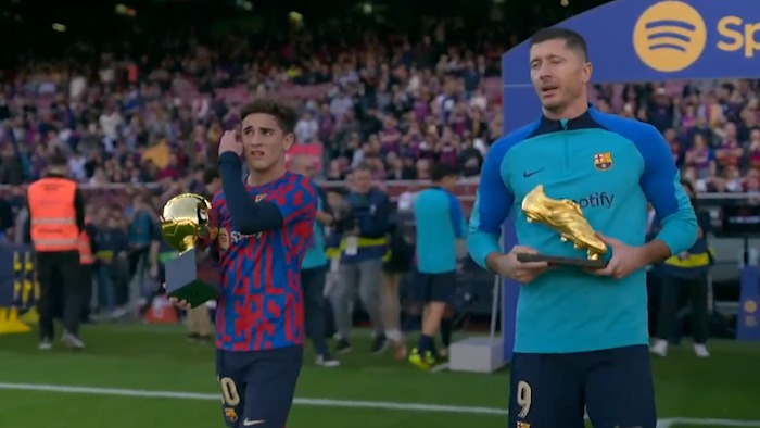 رونمایی از جوایز انفرادی لواندوفسکی و گابی پیش از بازی بارسلونا و اسپانیول