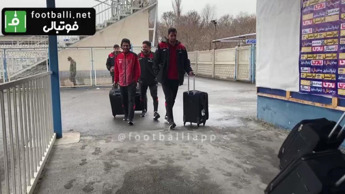 اختصاصی/ ورود کاروان نساجی به ورزشگاه برای بازی با تراکتور