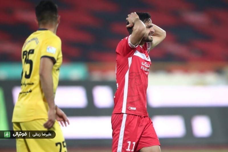 گلایه بازیکنان پرسپولیس از کیفیت چمن ورزشگاه آزادی