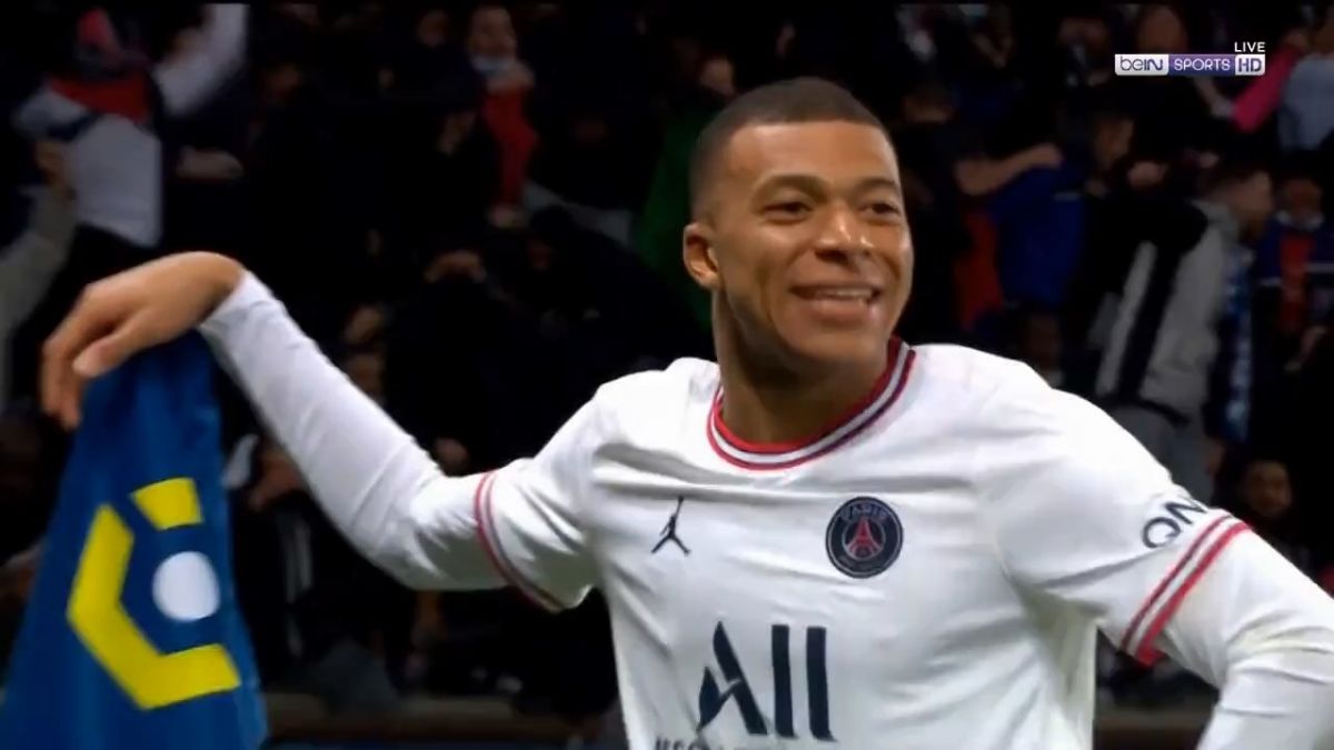 گل اول پاری سن ژرمن به رن (امباپه در دقیقه 3+90)