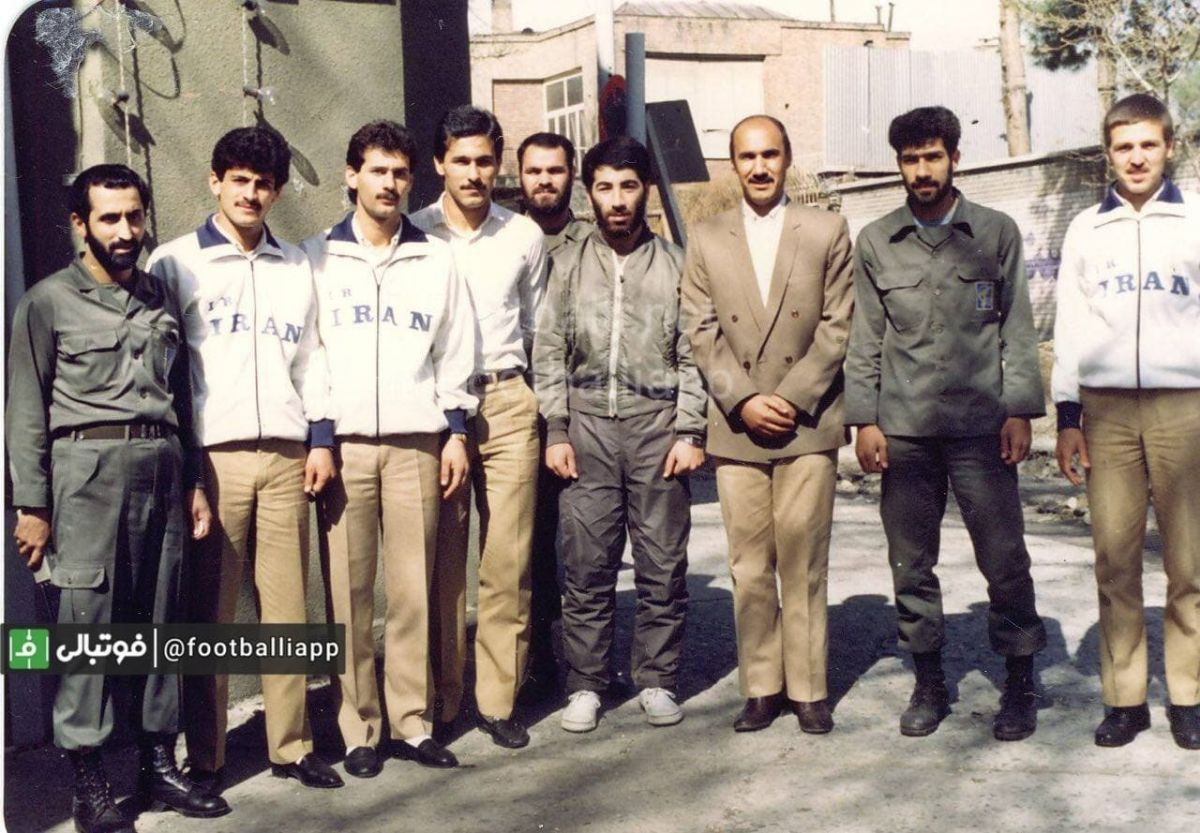 نوستالژی/ بازیکنان تیم ملی در نهاد ریاست جمهوری در سال ۶۵؛ جوادزرینچه، رضاوطنخواه، کریم باوی، مجیدنامجومطلق، محمدژاله مستقیم