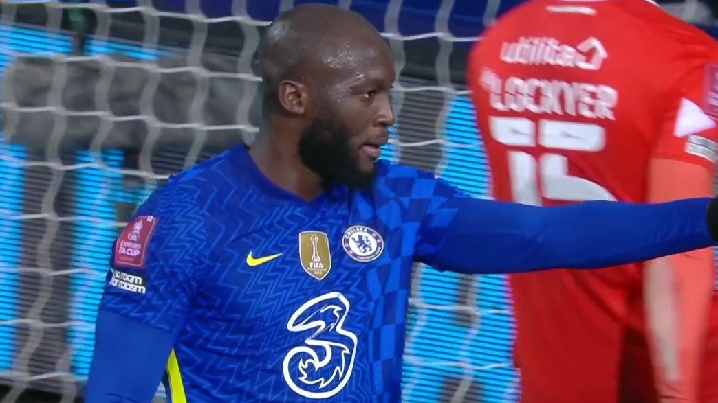 گل سوم چلسی به لوتون (لوکاکو)