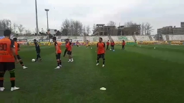 اختصاصی/ لحظاتی از گرم کردن بازیکنان هوادار و مس رفسنجان