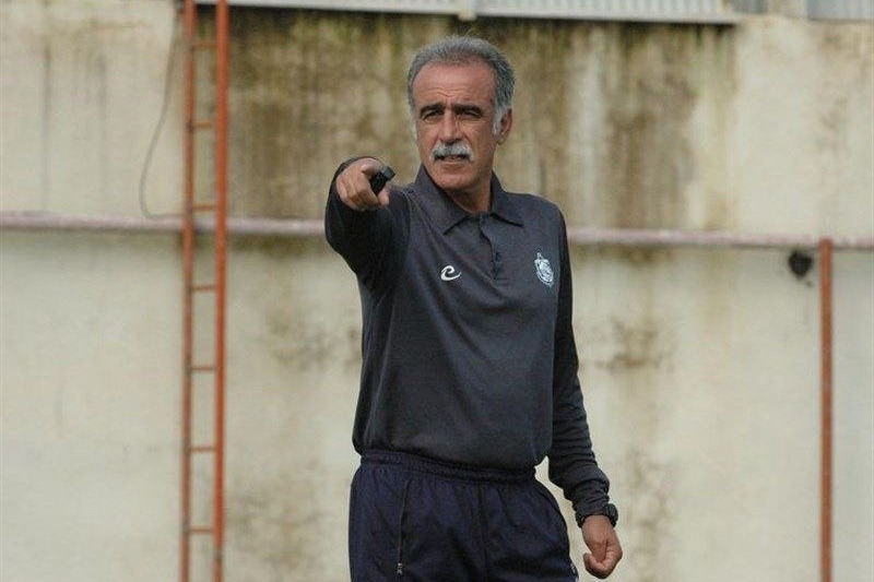 محمد احمدزاده پاسخ میدهد؛ سرمربیگری فوتبال بهتر است یا رانندگی ماشین سنگین؟
