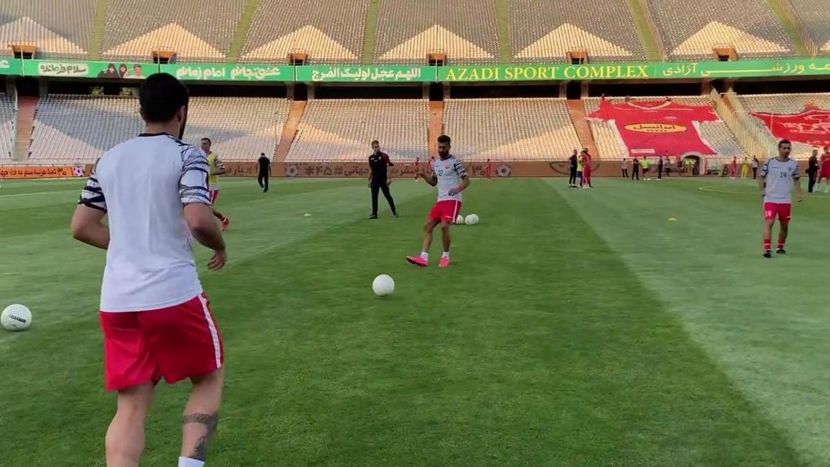 اختصاصی/ گرم کردن بازیکنان فجرسپاسی و پرسپولیس پیش از بازی