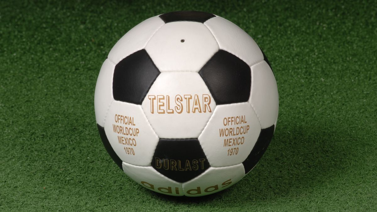 تاریخچه جام جهانی / جام جهانی 1970 ، اولین جام با یک توپ مخصوص و رسمی