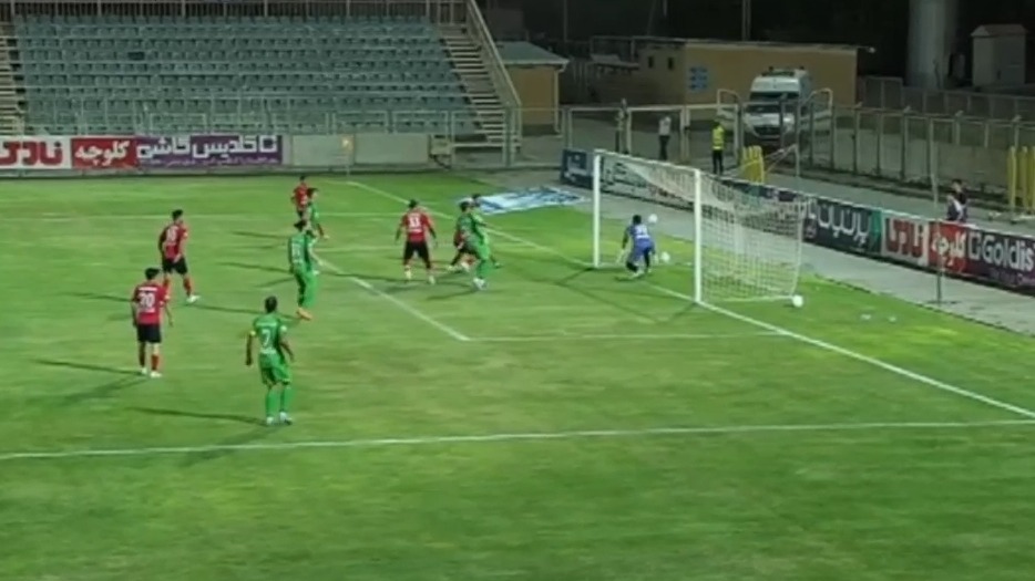 گل اول تراکتور به ذوب آهن (رضا اسدی دقیقه 97)