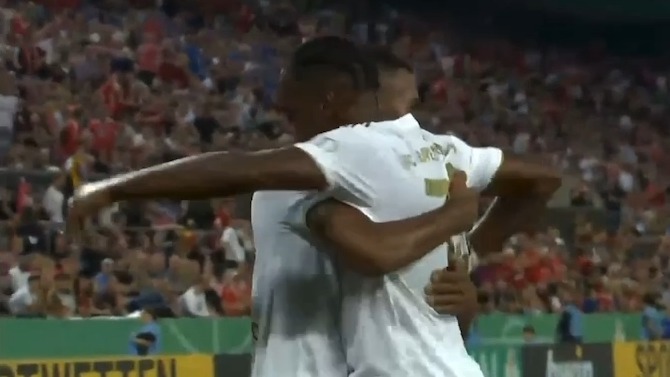 گل اول بایرن مونیخ به ویکتوریا کلن (گراونبرخ)