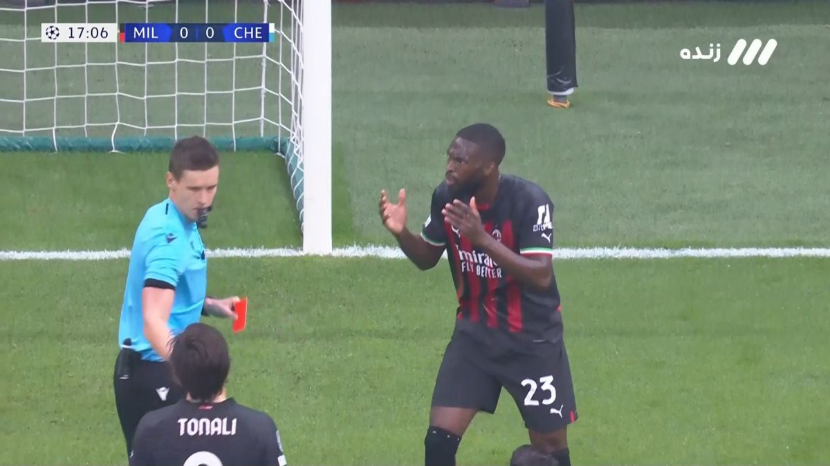 اخراج عجیب مدافع میلان مقابل چلسی