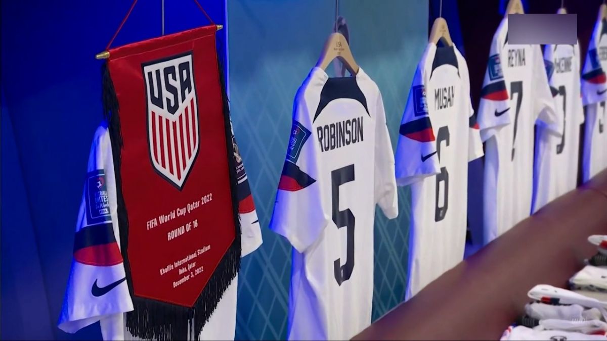 رختکن تیم ملی هلند و آمریکا پیش از بازی