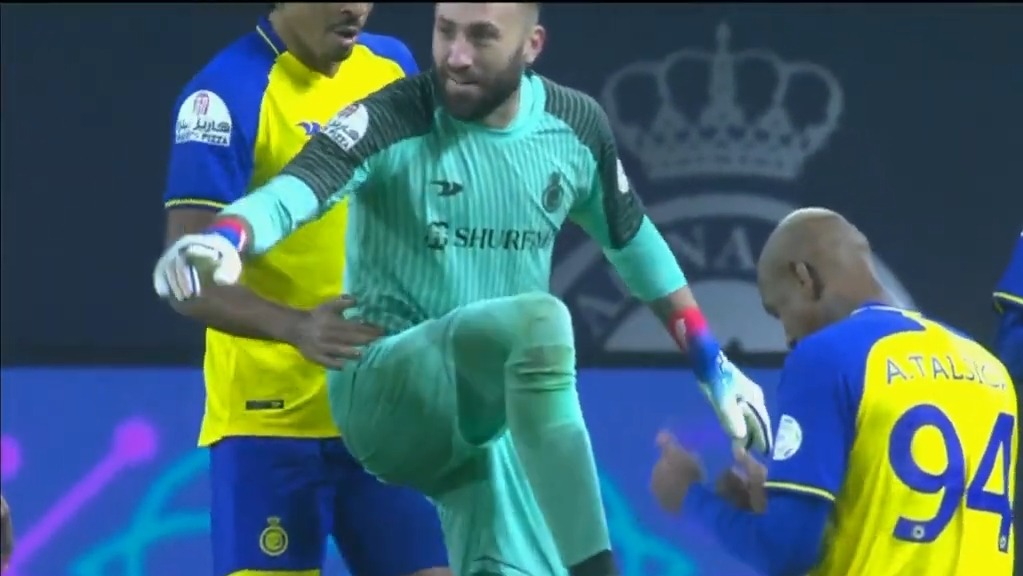 گل دوم النصر به الطائی (با پاس گل اوسپینا دروازه بان النصر)