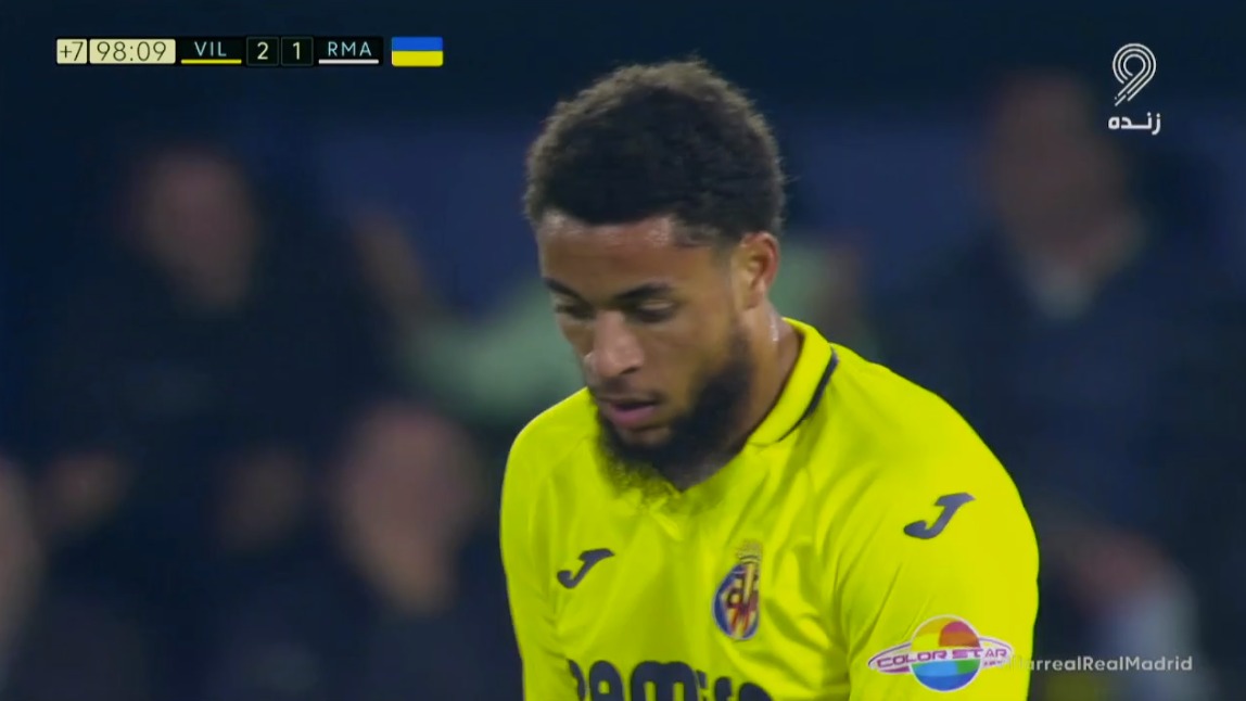 از دست رفتن عجیب دروازه خالی توسط بازیکن ویارئال