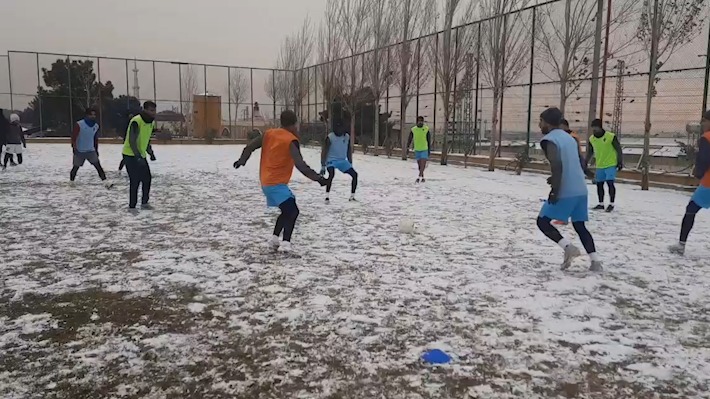 تمرینات تیم پیکان در هوای برفی