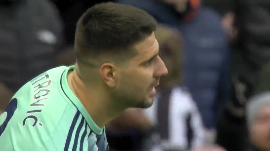 اتفاق عجیب/ خطای دو ضرب الکساندر میتروویچ در زدن ضربه پنالتی مقابل نیوکاسل و مردود شدن گل فولام