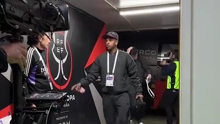 ورود بازیکنان رئال مادرید به ورزشگاه ملک فهد برای تقابل با بارسلونا