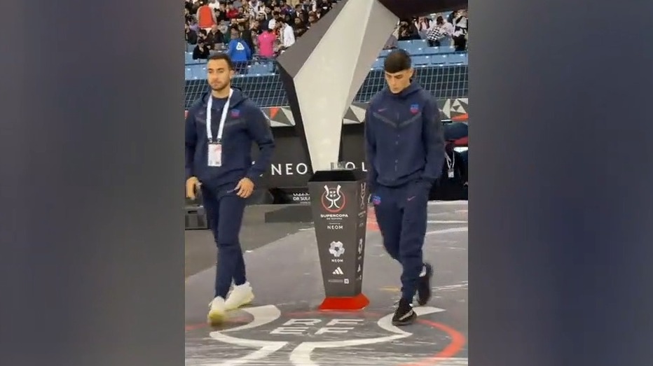 ورود بازیکنان بارسلونا به ورزشگاه ملک فهد برای تقابل با رئال مادرید