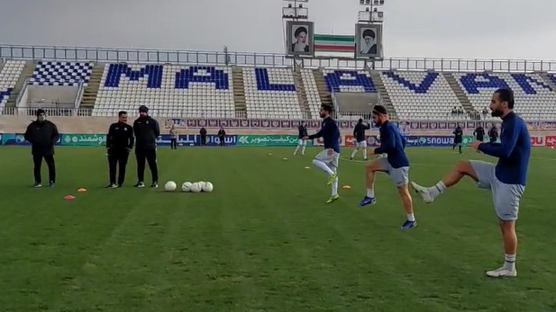 اختصاصی/ گرم کردن بازیکنان تیم های ملوان و پیکان قبل از بازی دو تیم
