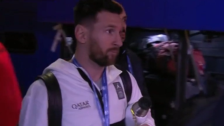 ورود مسی و پاری سن ژرمن به ورزشگاه ملک فهد برای تقابل با منتخب ریاض و رونالدو