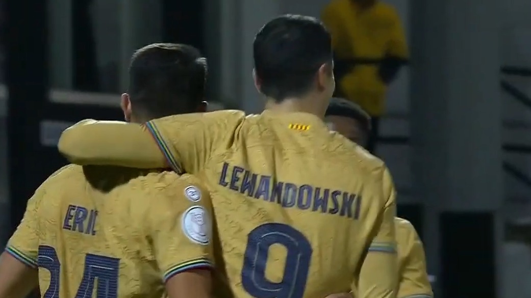 گل پنجم بارسلونا به سئوتا (دبل لواندوفسکی)