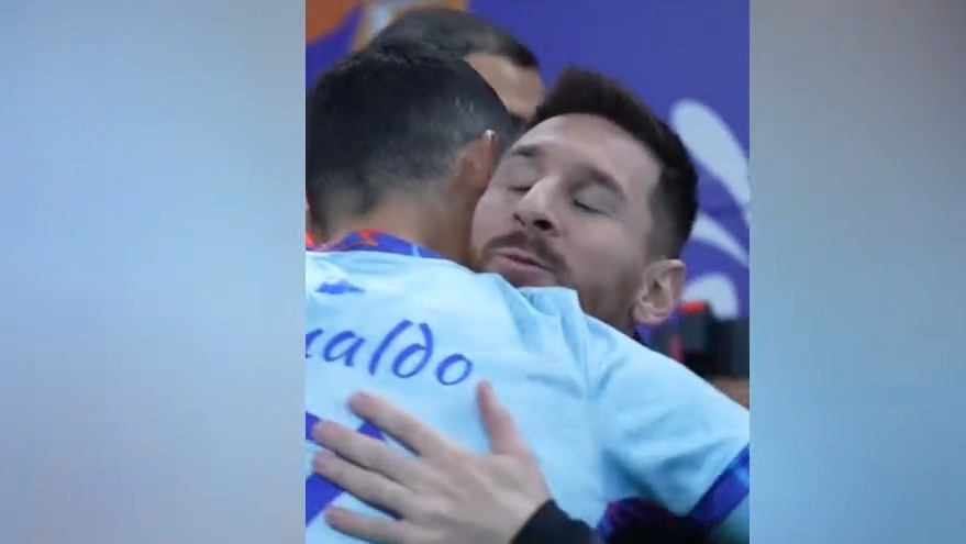 خوش و بش رونالدو با مسی ، نیمار و امباپه در حاشیه بازی منتخب ریاض و پاری سن ژرمن