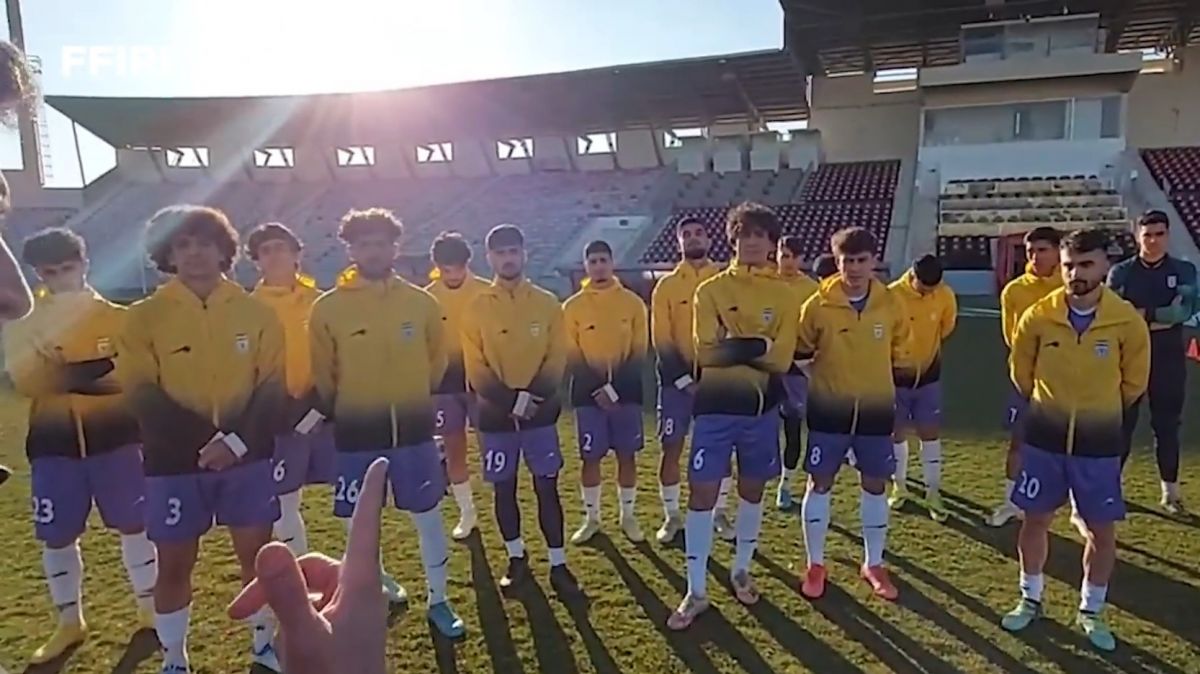 صحبت های انگیزشی صمد مرفاوی سرمربی تیم فوتبال جوانان در اردوی اردن برای ملی پوشان