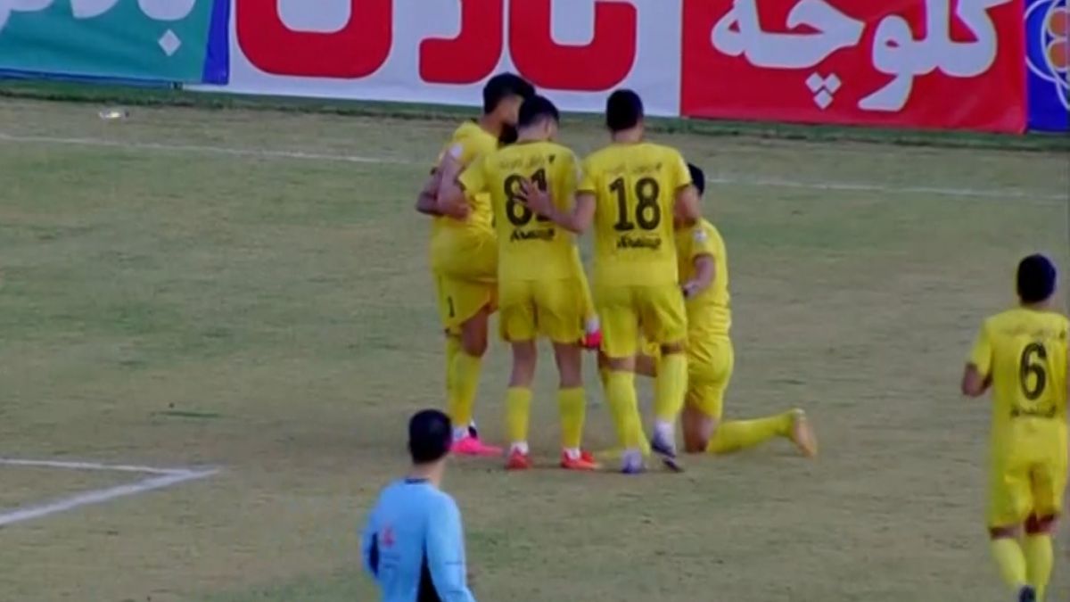 گل اول سپاهان به نساجی (نورافکن)
