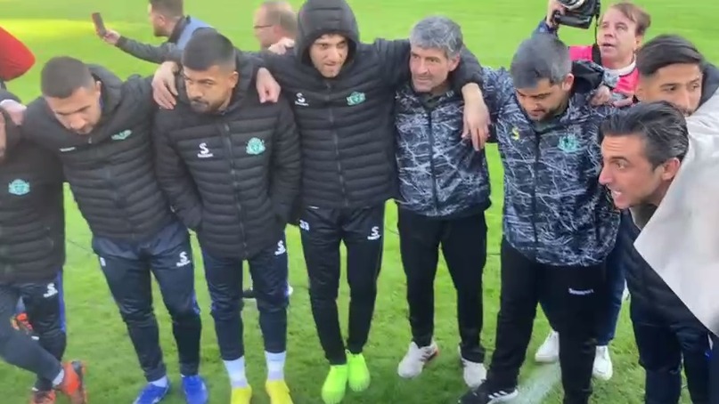 اختصاصی/ حلقه اتحاد بازیکنان آلومینیوم اراک قبل از بازی با پرسپولیس