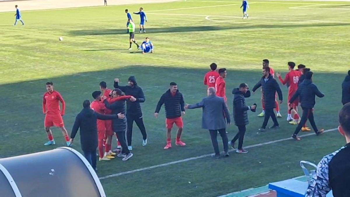 اختصاصی/ لحظه به ثمر رسیدن گل اول دربی جوانان توسط آرش هاشمی مهاجم پرسپولیس