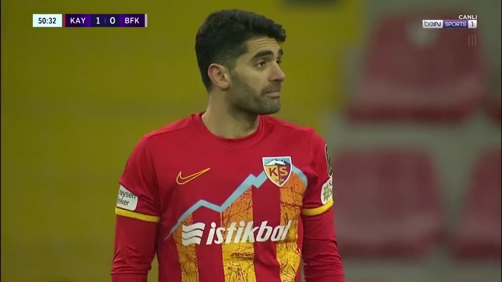 عملکرد مجید حسینی و علی کریمی در دیدار مقابل باشاک شهیر