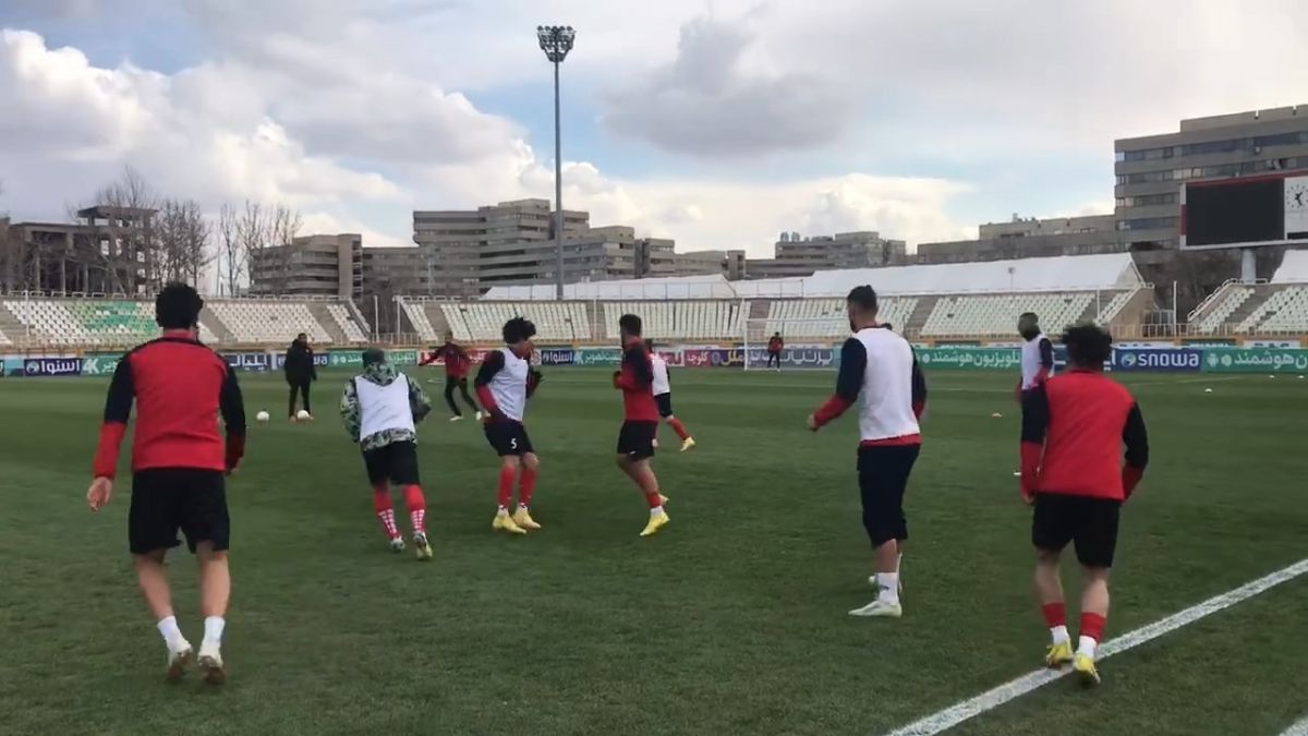 اختصاصی/ گرم کردن بازیکنان هوادار و تراکتور