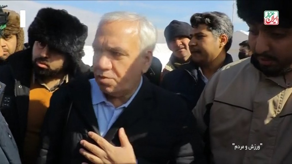 ورزش و مردم/ حواشی حضور پیمان یوسفی و فتح الله زاده مدیرعامل استقلال در منطقه زلزله زده خوی