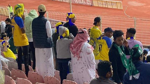 هجوم ملخ ها به سمت رونالدو و ورزشگاه محل برگزاری بازی النصر و الوحده