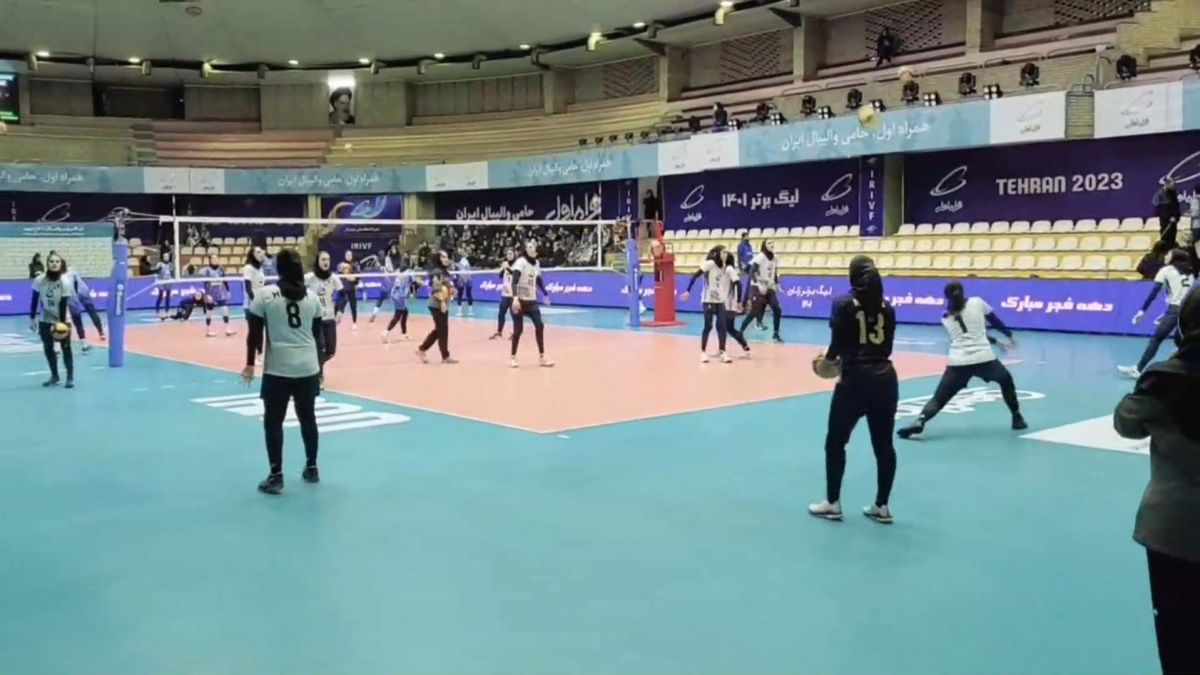 اختصاصی/ حواشی پیش از بازی و لحظاتی از دیدار فینال لیگ والیبال بانوان بین پیکان و سریک