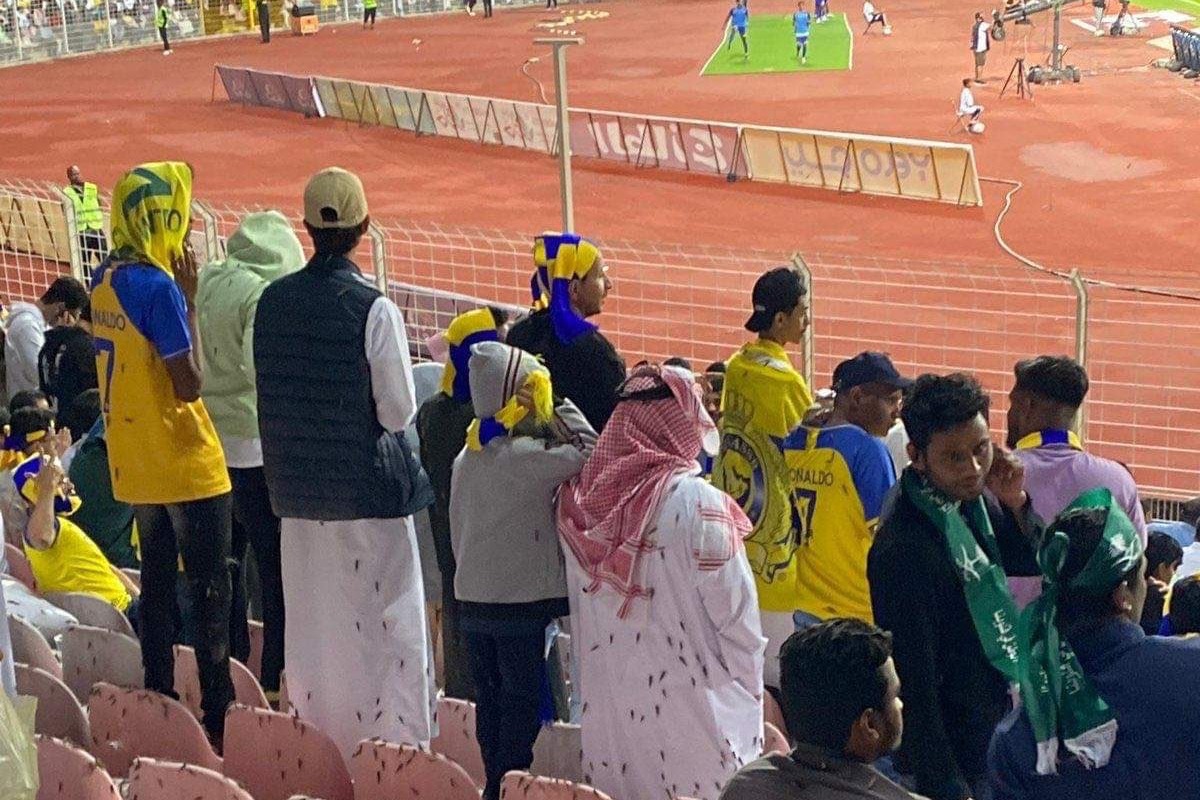 عکس؛ ملخها تماشاگران ویژه درخشش رونالدو مقابل الوحده!