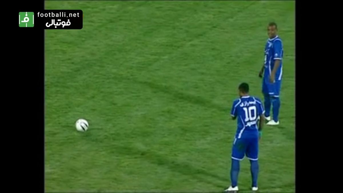 گل تماشایی میلاد میداوودی در دیدار استقلال و پیکان (فصل 90-1389)