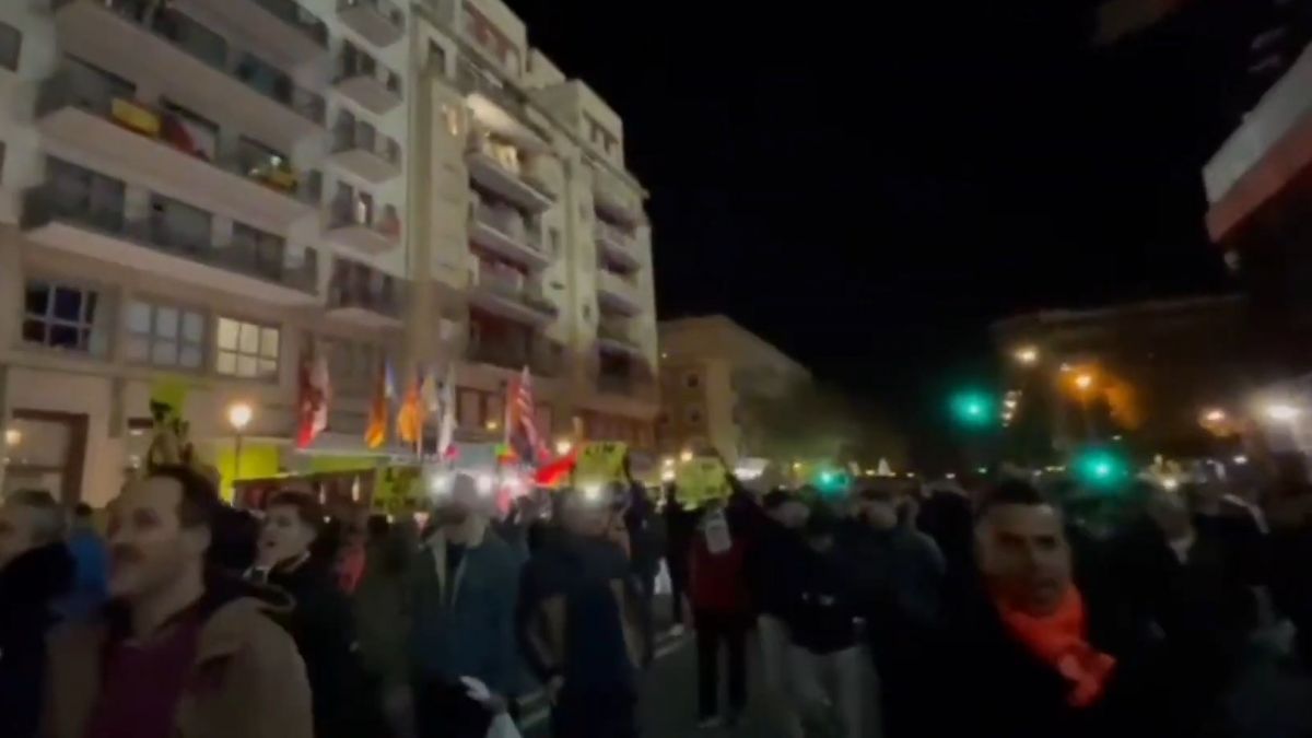 اعتراض چند هزار نفری هواداران والنسیا پس از نتایج فاجعه بار این تیم و حضور در رده هجدهم لالیگا