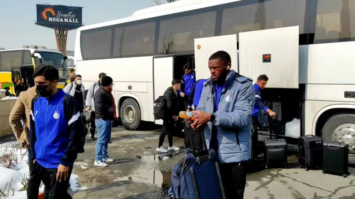 اختصاصی/ ورود تیم های پیکان و استقلال به ورزشگاه دستگردی