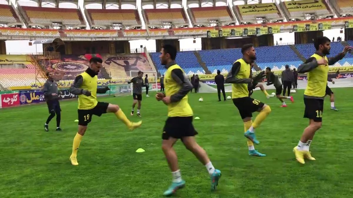 اختصاصی/ گرم کردن بازیکنان سپاهان و ذوب آهن پیش از بازی دو تیم