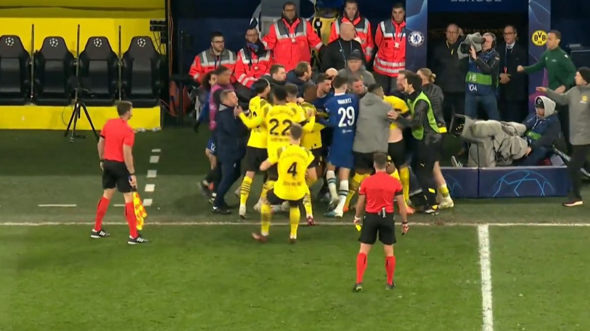 درگیری شدید بازیکنان دورتموند و چلسی در دقیقه 90