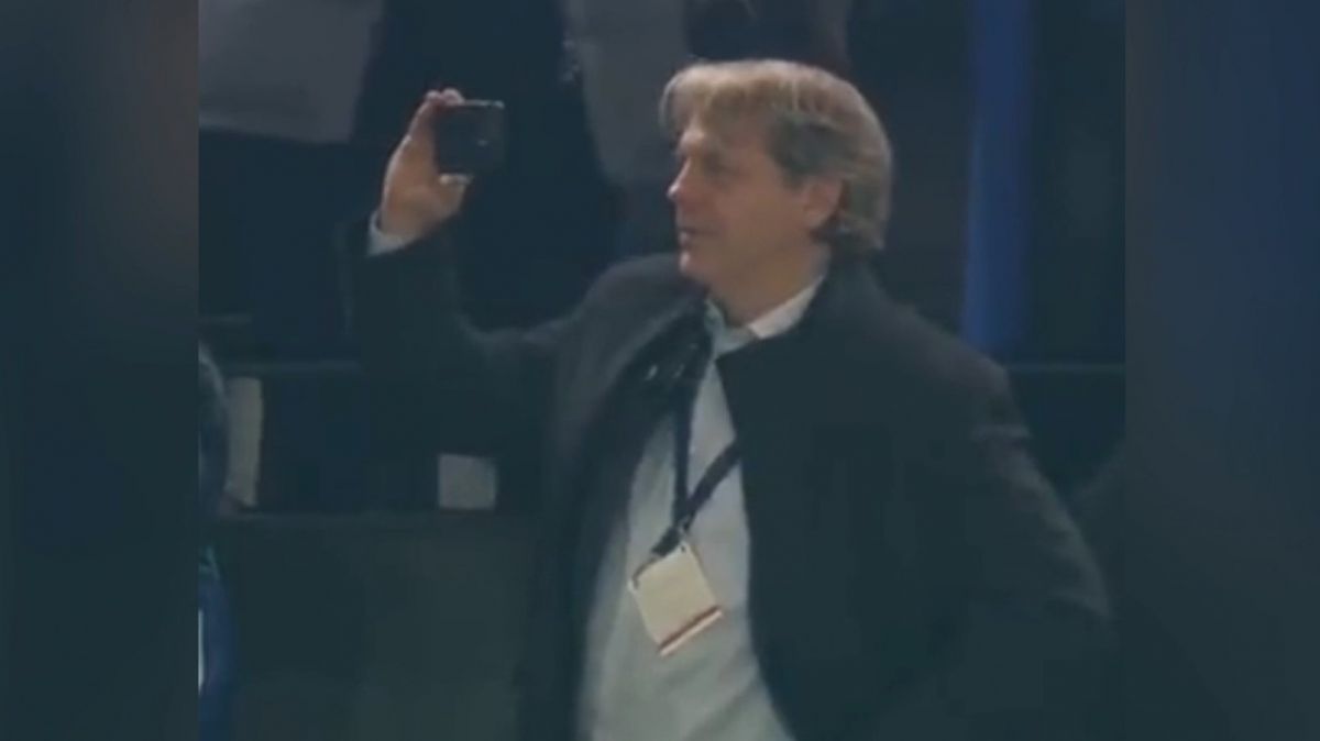 وقتی تاد بولی مالک چلسی از حضور پرشور هواداران دورتموند شگفت زده می شود