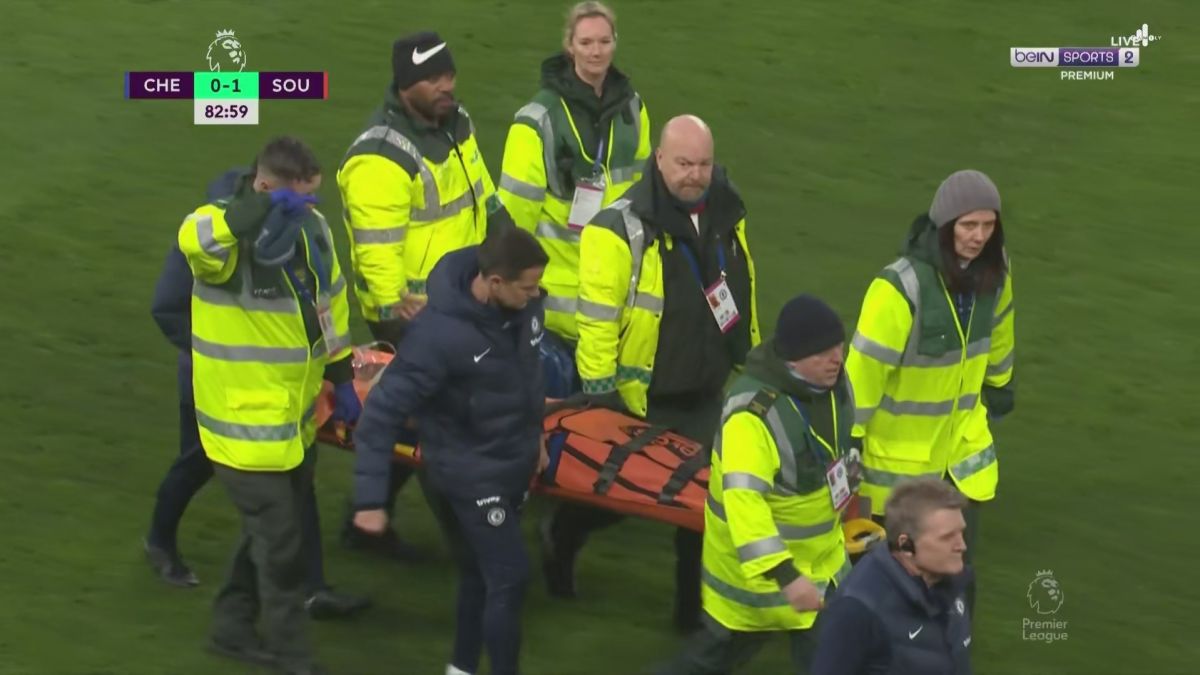 برخورد شدید مهاجم ساوتهمپتون با آزپیلیکوئتا و توقف 10 دقیقه ای بازی