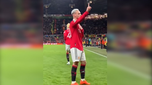 گل زیبای آنتونی به بارسلونا از زاویه پشت دروازه