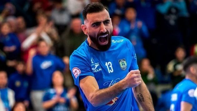 گل اول تیم فوتسال والدپنیاس به بارسلونا توسط احمد عباسی