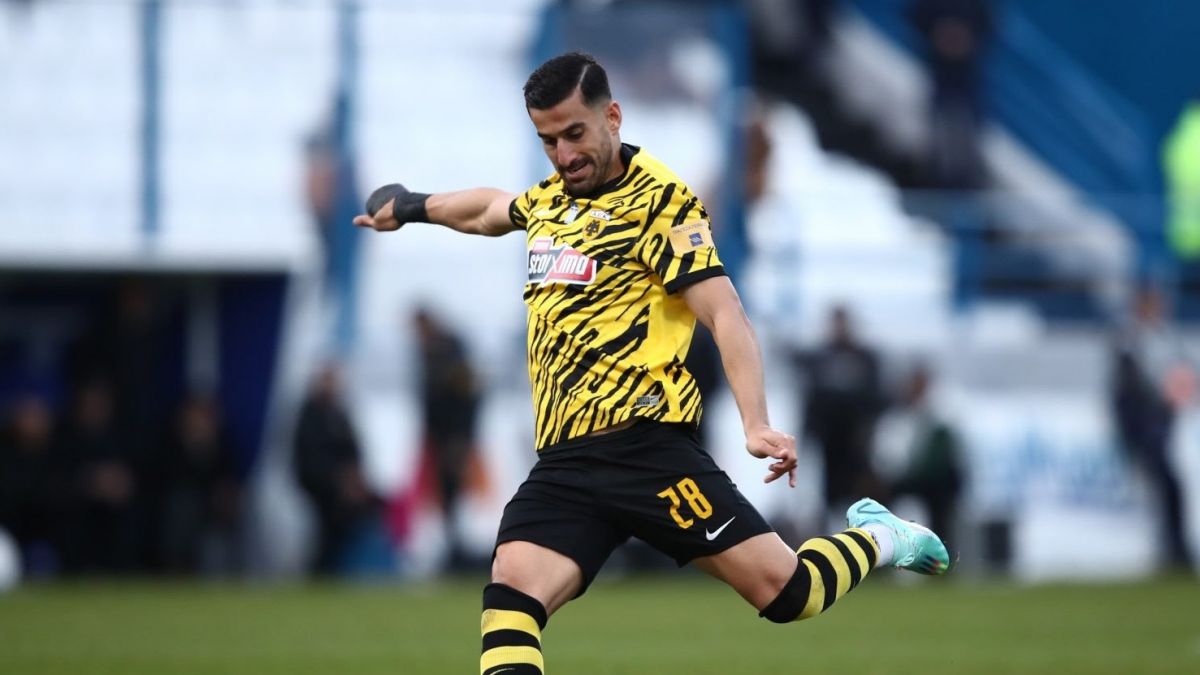 عملکرد احسان حاج صفی در بازی آ اک آتن ۲-۰ آستراس