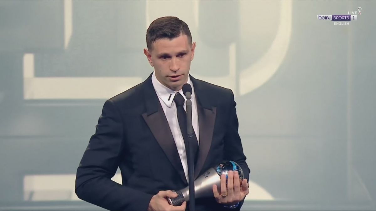 امیلیانو مارتینز، بهترین دروازه بان جهان در سال 2022