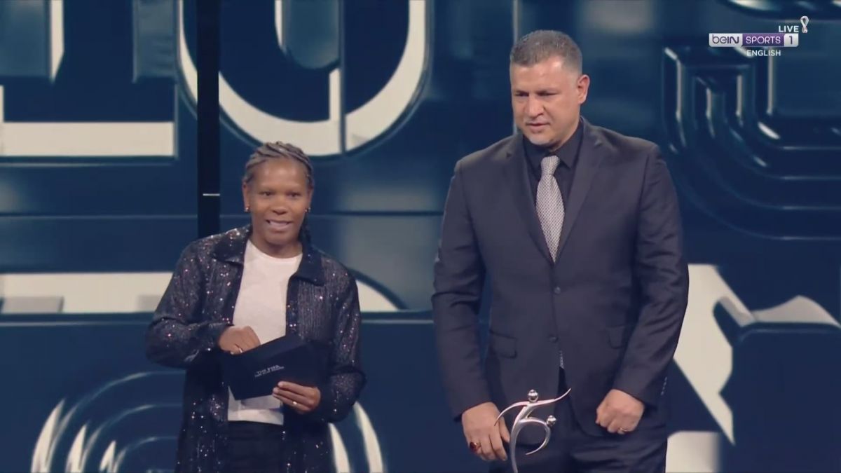 اهدای جایزه بازی جوانمردانه سال توسط علی دایی