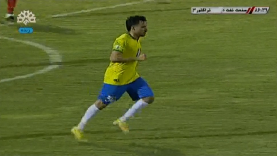 گل اول صنعت نفت آبادان به تراکتور (مهدی ممی زاده)