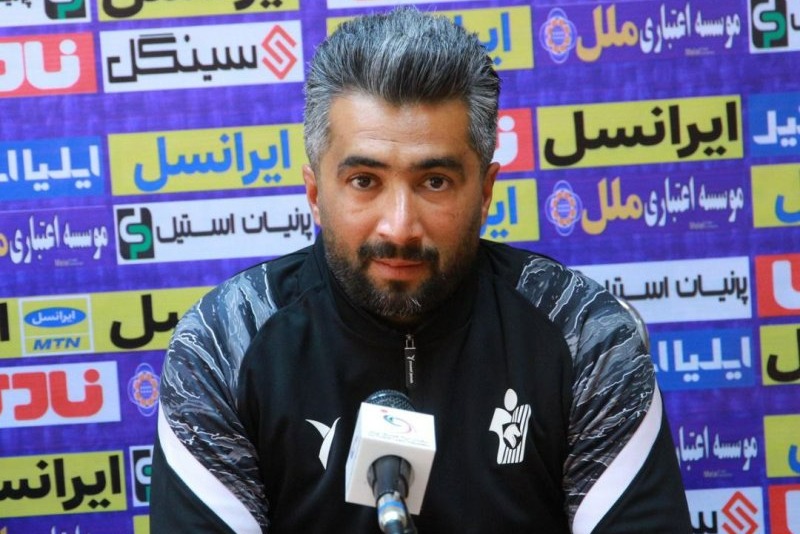 مربی پیکان: تمام تمرکزمان روی بازی فردا است/ پیکان به فوتبال ایران خدمت میکند